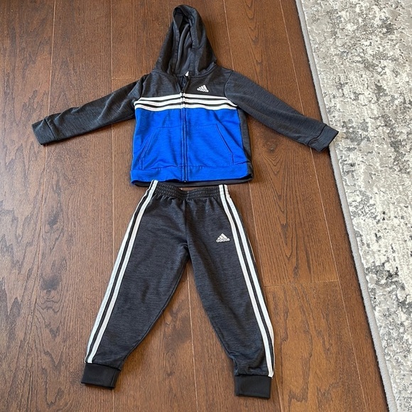 Adidas Boys Sweatsuit Size 5 - Picture 1 of 6